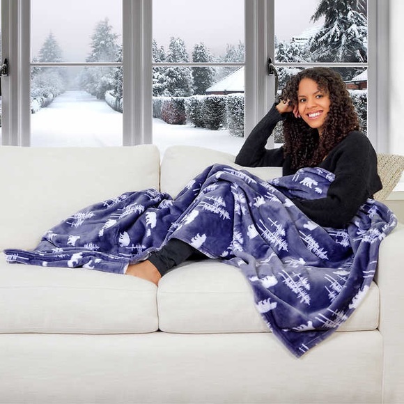 Flora Nikrooz Bedding Flora Nikrooz Plush Throw With Foot Pocket